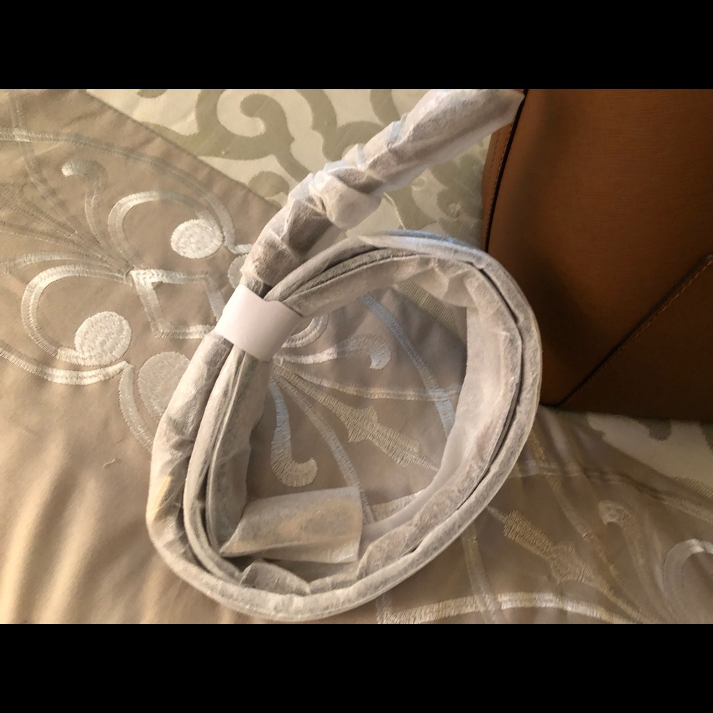 Michaels Kors purse.  New - Picture 2 of 5